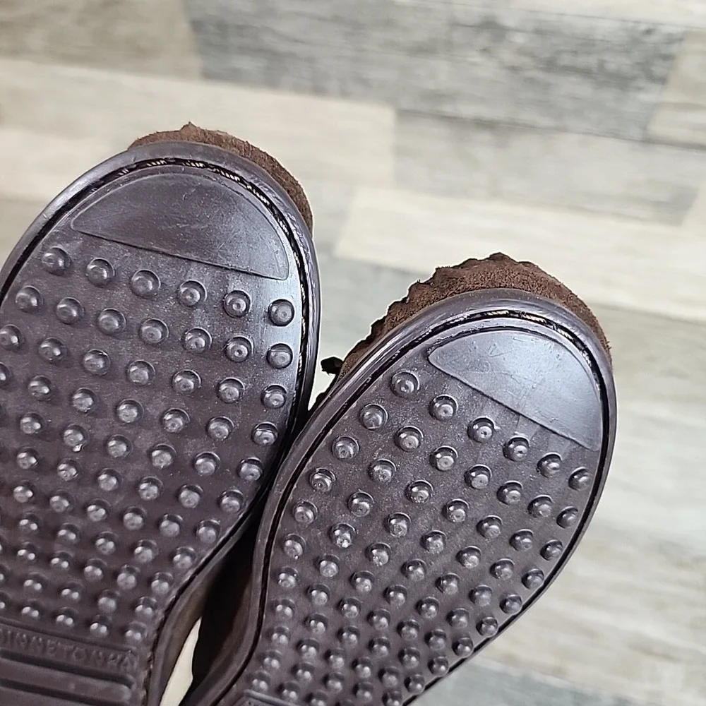 Minnetonka Youth Moccassin Size 1 Slip On Brown Little Kids NEW NWOB